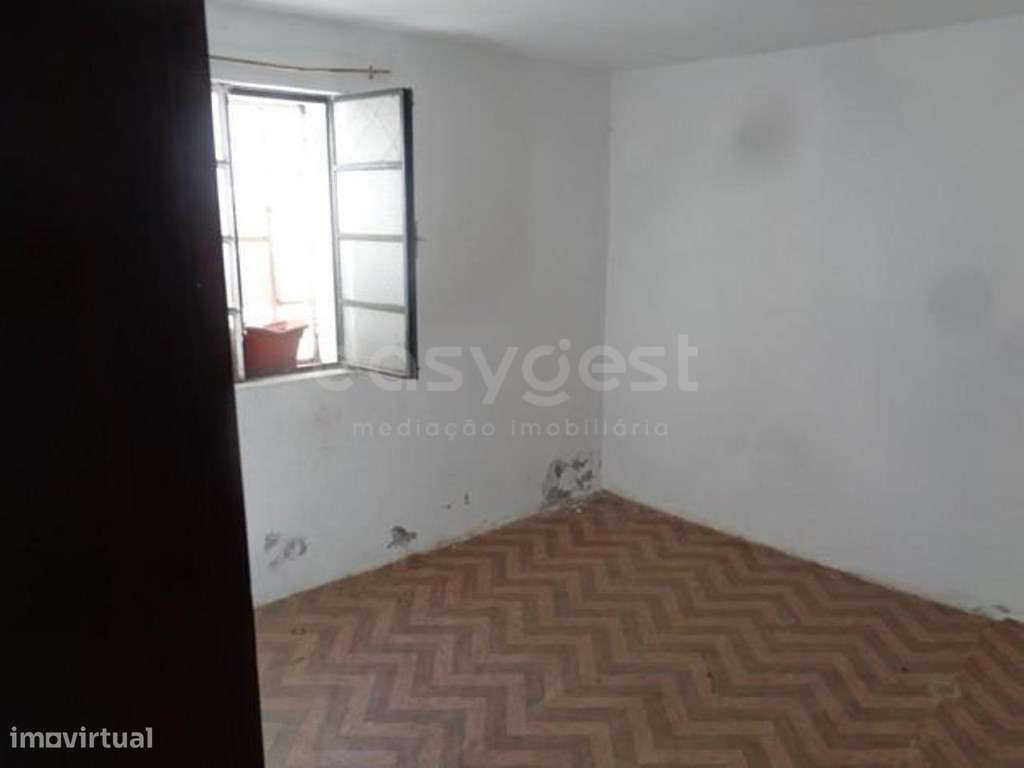 Moradia T2 de 2 pisos à venda em Olival do Forno, Celorico da Beira-6