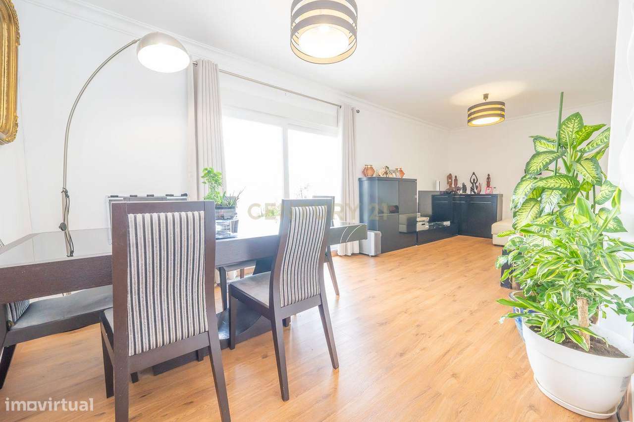 Apartamento Único com 268m2 no Último Andar com Terraço Extraordinário-9