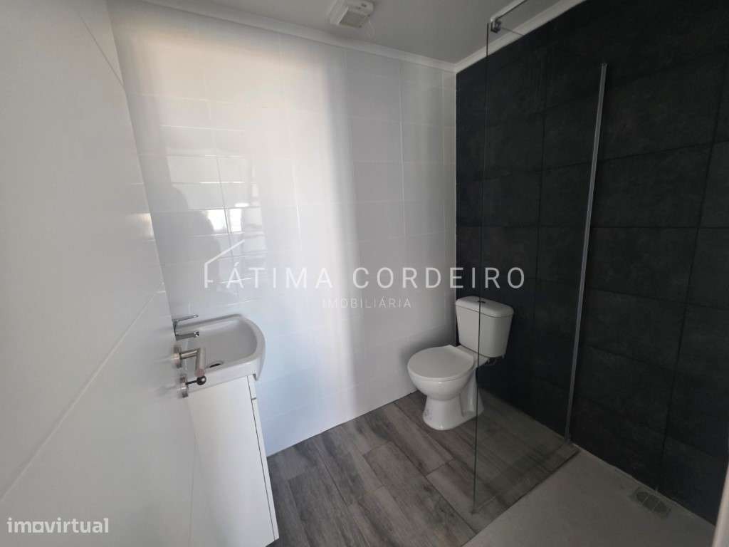 Moradia T3 com piscina e terraço-20