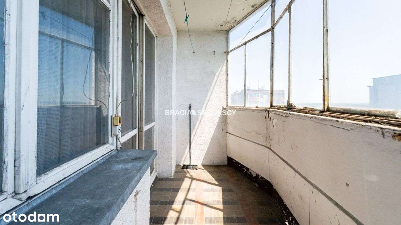 3 pokojowe do remontu os. Piastów-9