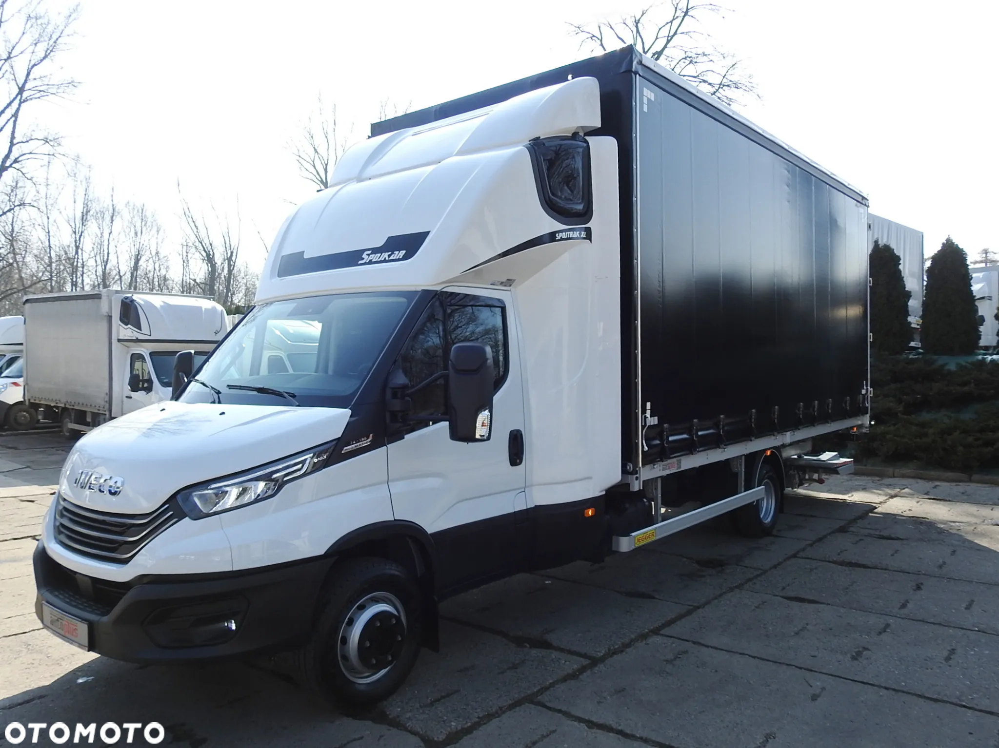 Iveco DAILY  72C180 NOWY PLANDEKA WINDA 14 PALET WEBASTO TEMPOMAT NAWIGACJA KLIMATYZACJA LEDY PNEUMATYKA AUTOMAT HI-MATIC BLIŹNIACZE KOŁA GWARANCJA 180KM [ 573597 ] - 7