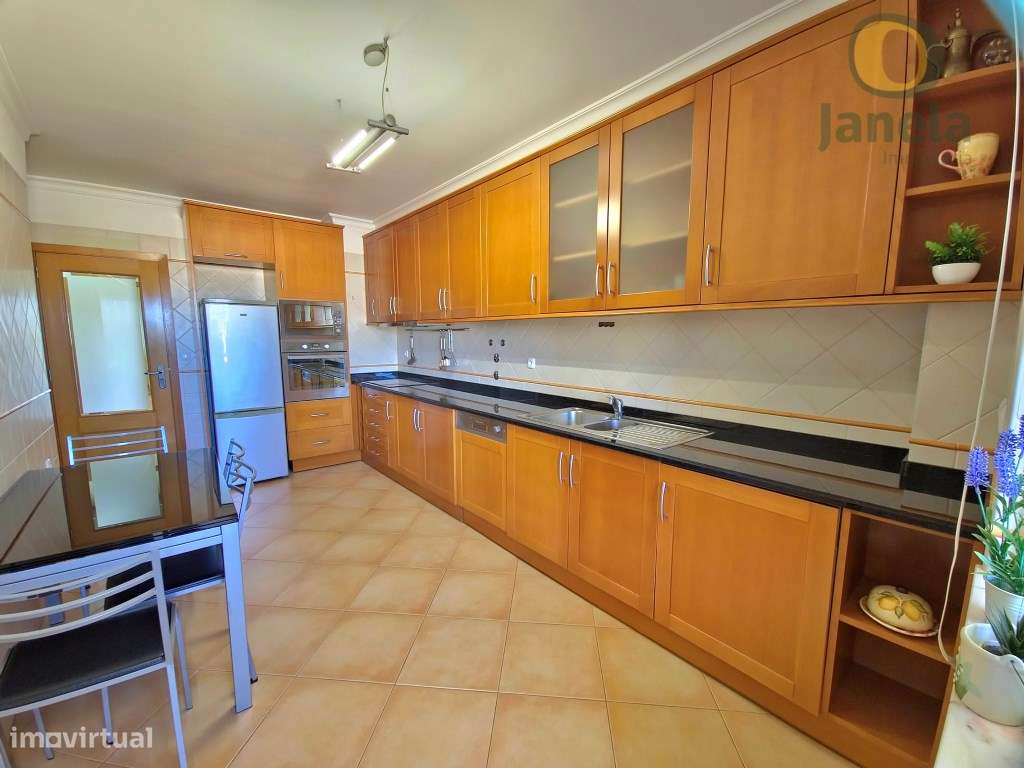 T2 grande com muita luz, duas varandas e boa localização em Faro-6