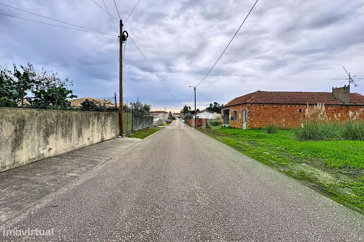 Terreno para uma ou duas moradias geminadas na Póvoa do Valado, Ave... - Grande imagem: 4/16