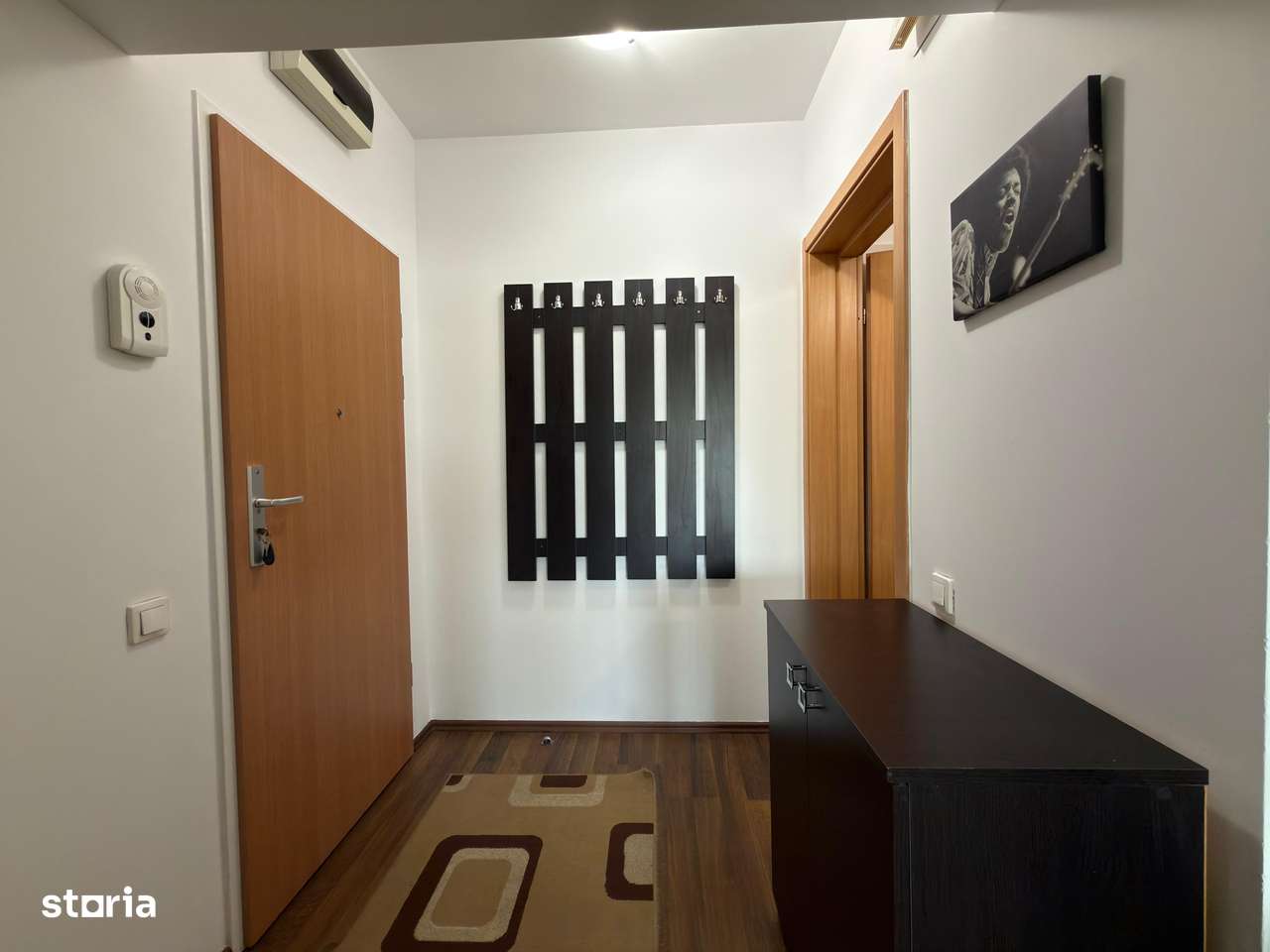 Închiriez Garsonieră Modernă în Complex Quadra 2 – Etaj 6, Pază 24/7 - Imagine principală: 4/6