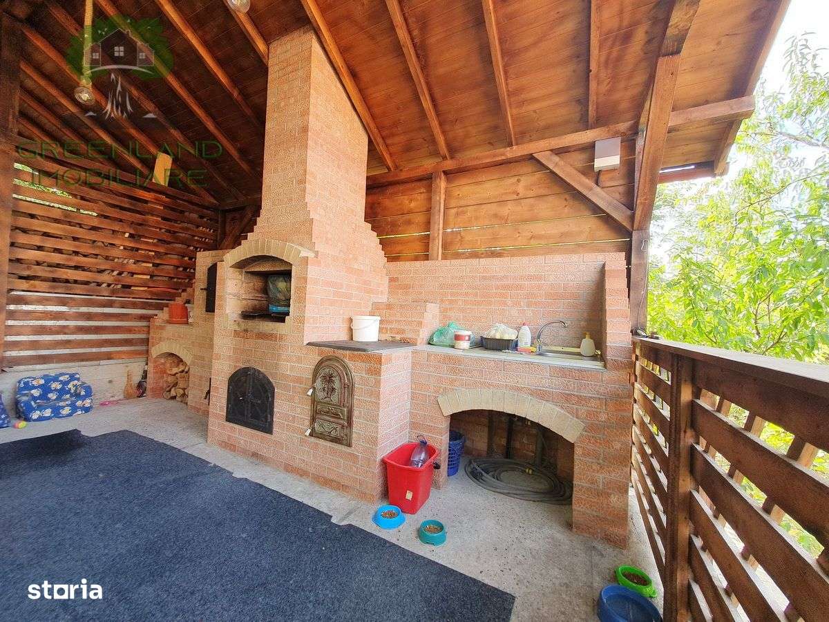 Vila P+E+M 8 camere, 3 bai, 245mp, TEREN 1570mp, la asfalt, drumul E58 - Imagine principală: 3/20