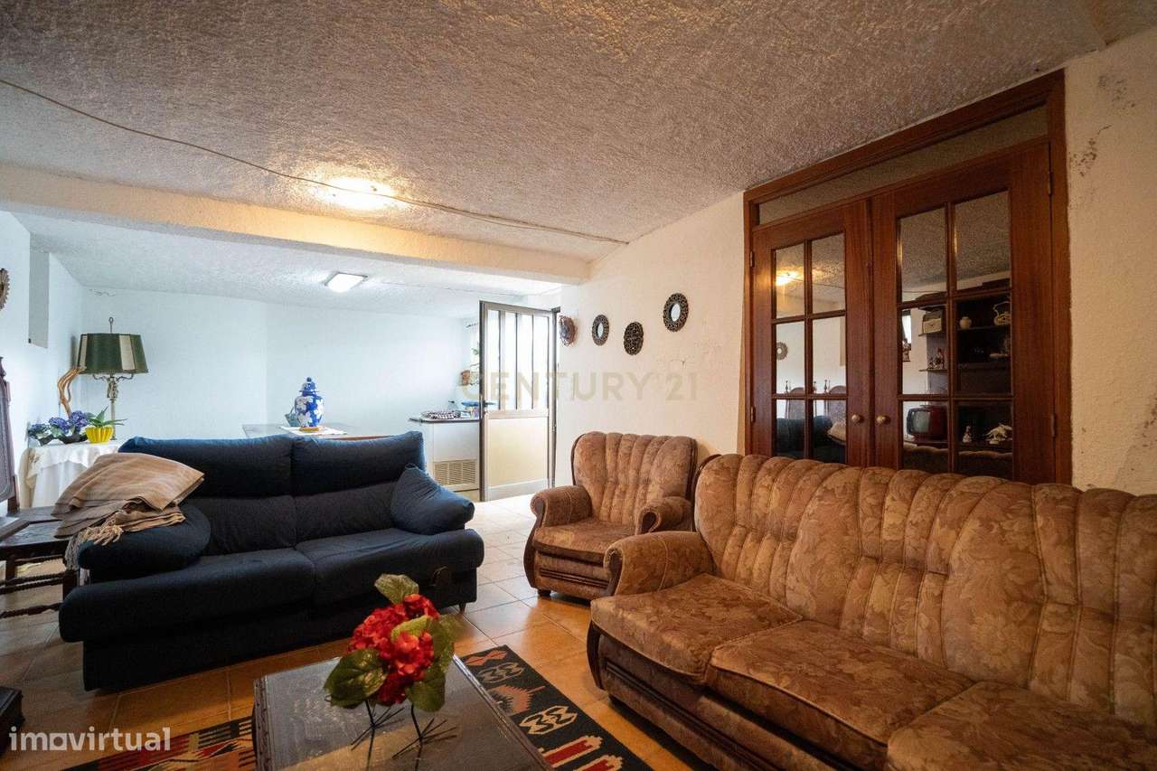 Moradia T3 + 1, com Terreno, em Vila Nova de Poiares-25