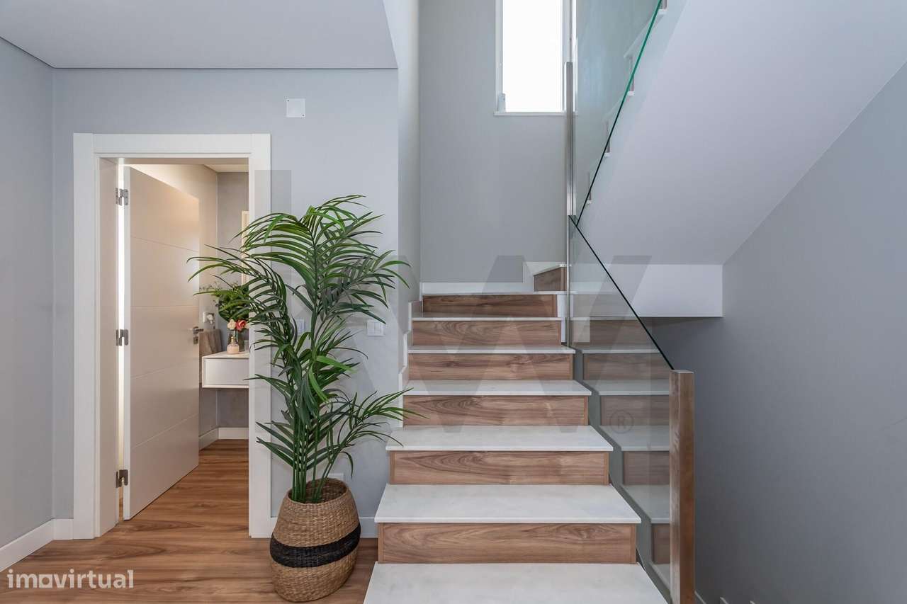 Moradia Isolada T4 Moderna no Algueirão: 311m2, Sala de Cinema, Garage-39