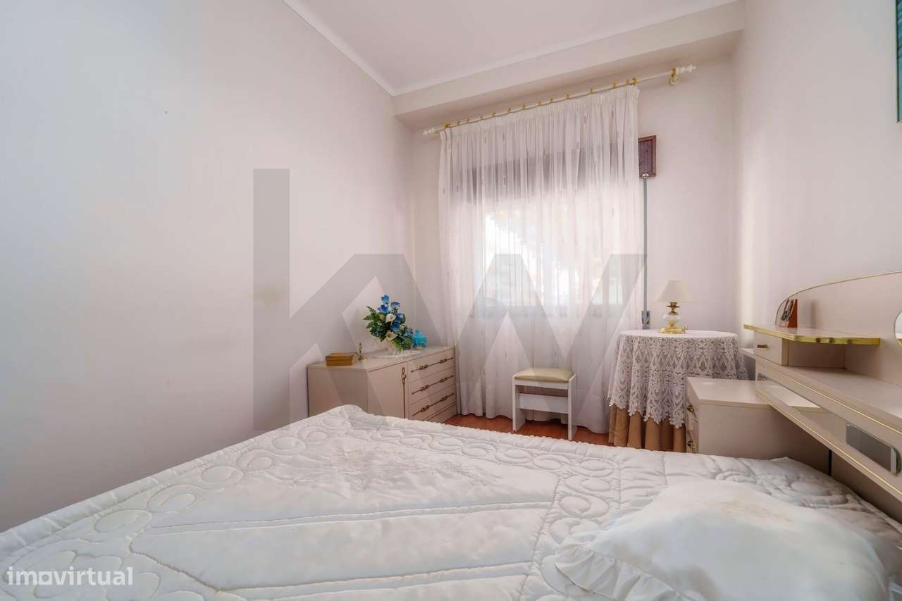 Apartamento T3 com espaço exterior no centro de Vila Real de Santo Ant-13