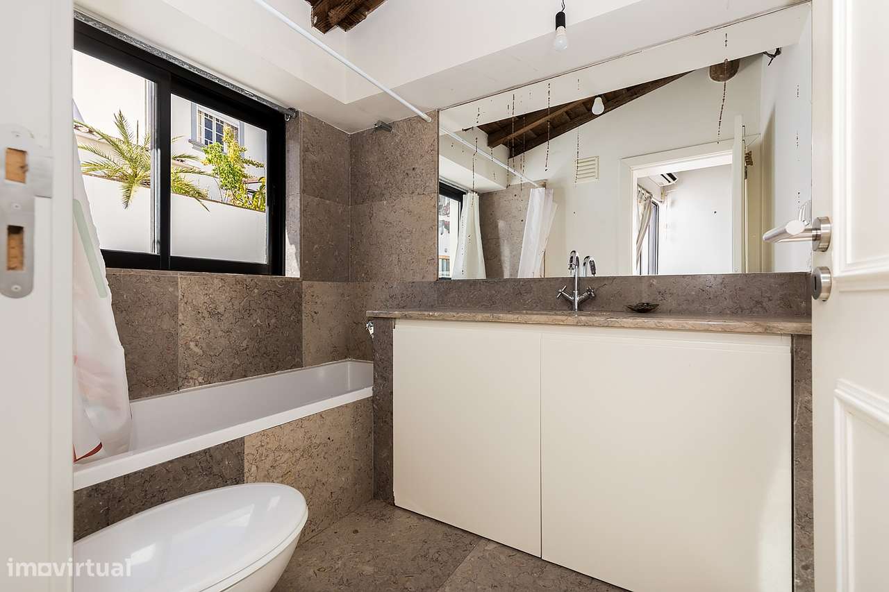 Moradia de luxo com 3 suites, pátio e varandas junto aos Meninos da Gr-24