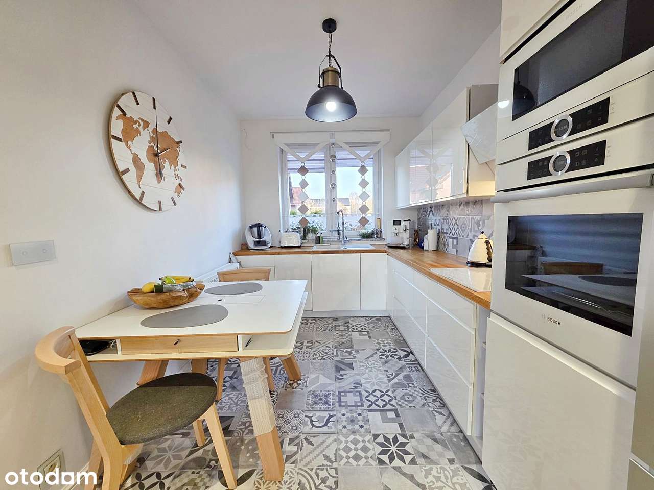 Elegancki, doskonale zaprojektowany dom z 4 sypialniami i garażem-7