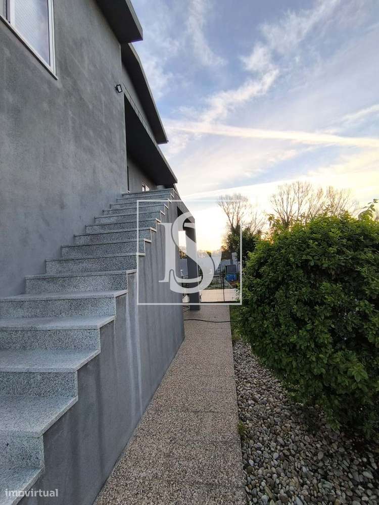 Moradia Isolada T3 em Vilar de Andorinho-28