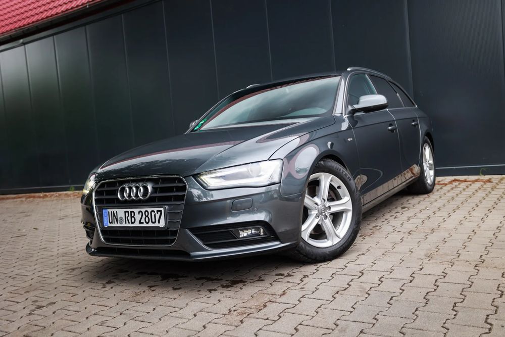 Audi A4 B8 2.0 TDI DPF S line Sportpaket 2012