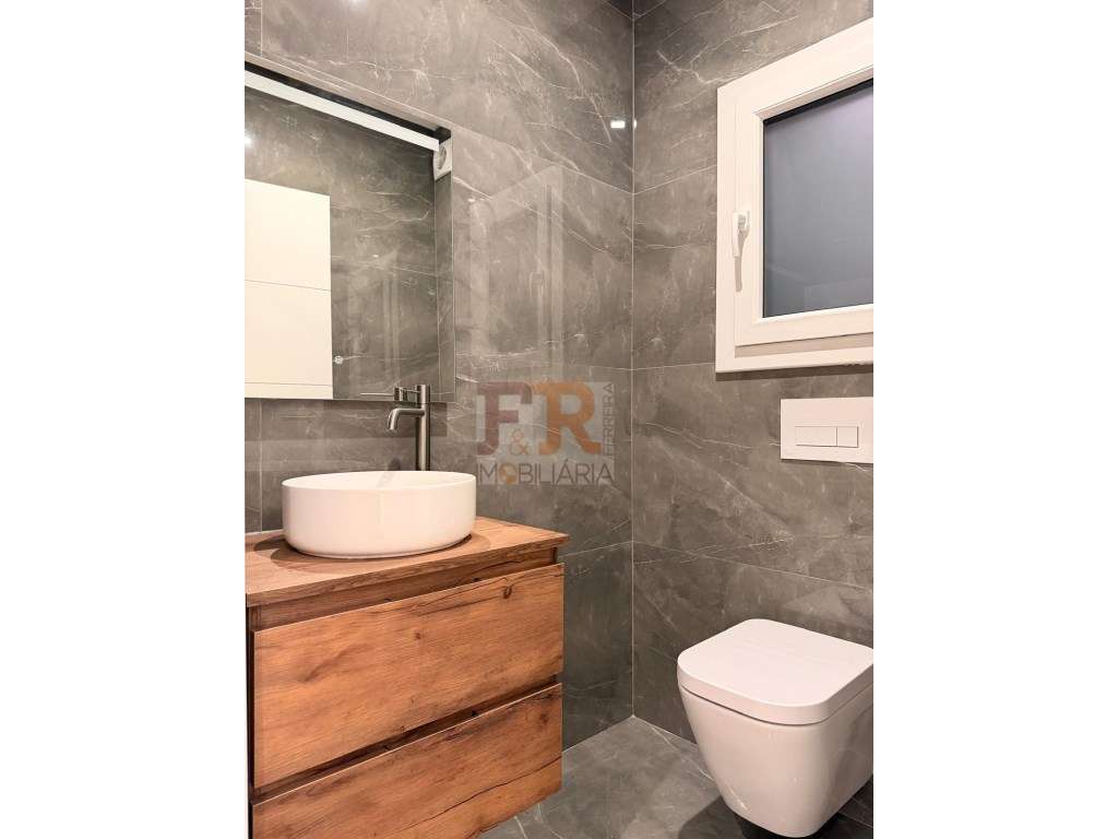 Moradia Geminada Gaveto T3 com Garagem Quinta do Conde-27