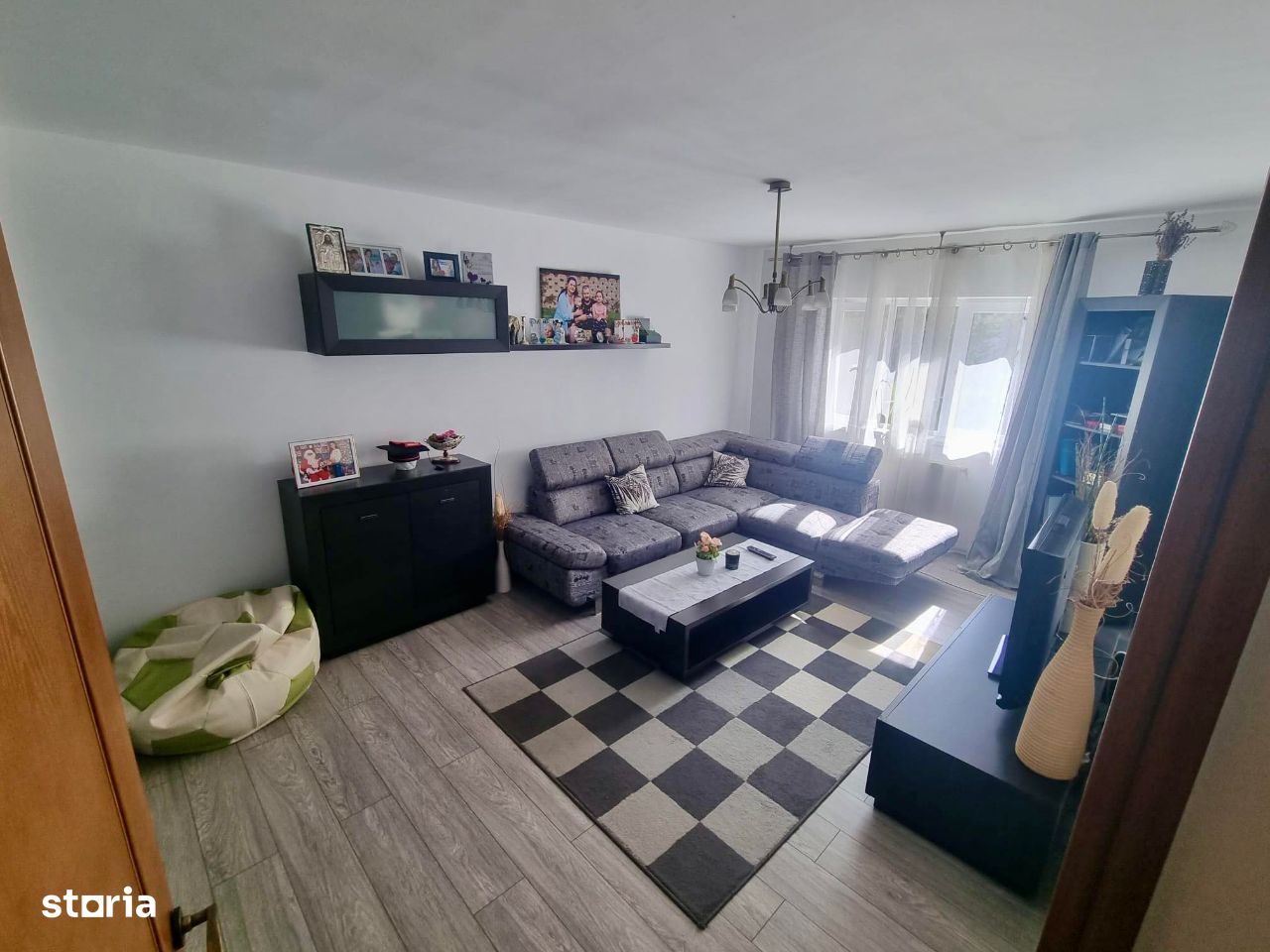 De vanzare apartament cu 3 camere,etajul 3