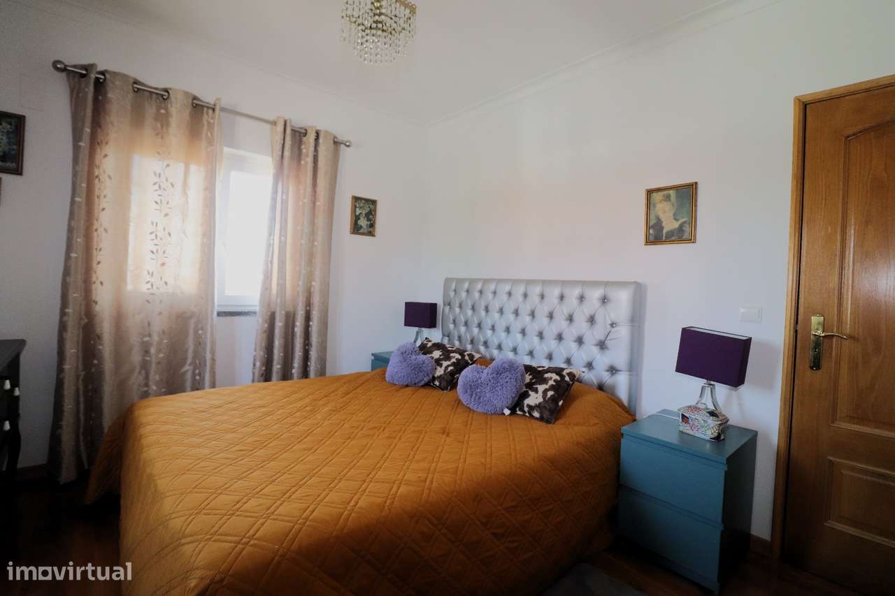 Moradia T4 com Piscina, Cave Ampla-51