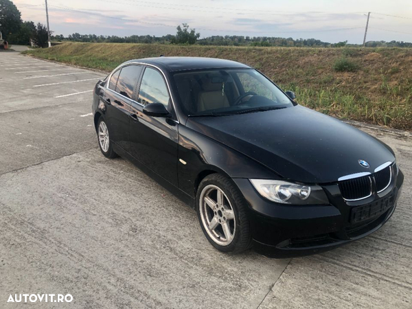 Dezmembrez BMW seria 3 ,E 90 , 318D ,an 2006 - 5