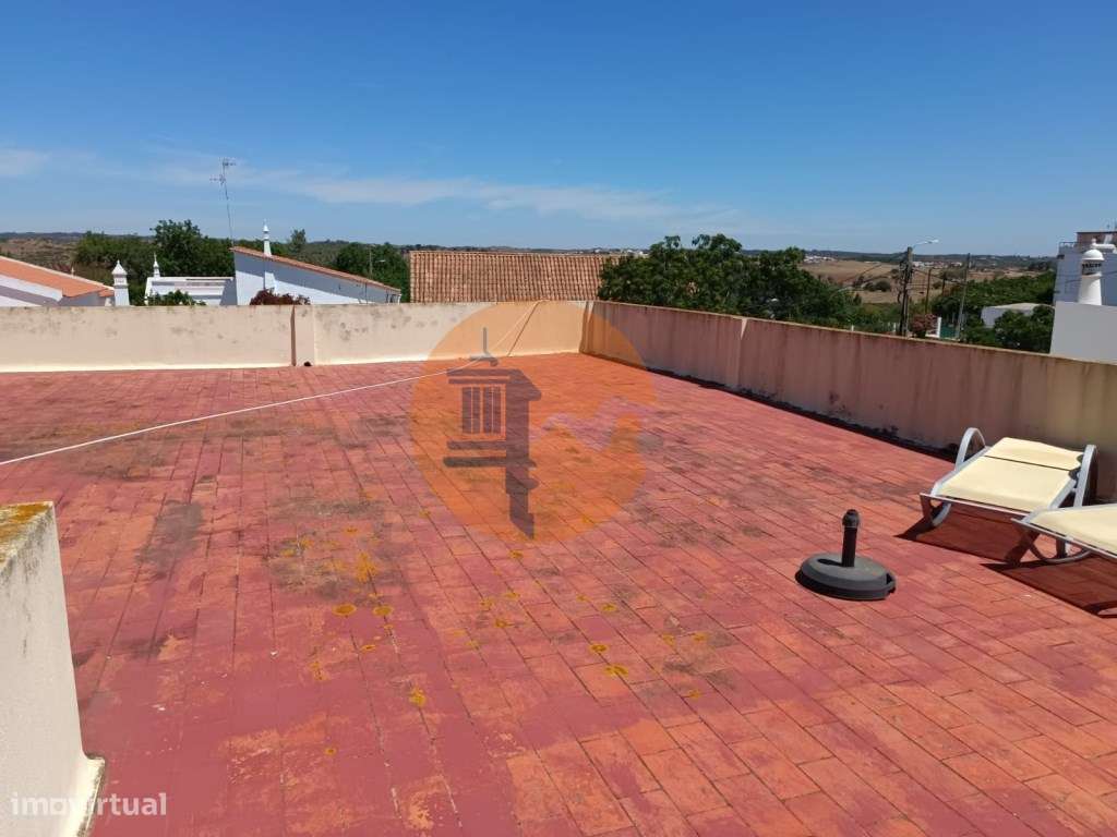 EDIFÍCIO COM TRÊS PISOS - VÁRIAS DIVISÕES - HABITAÇÃO - RESTAURANTE... - Grande imagem: 4/60