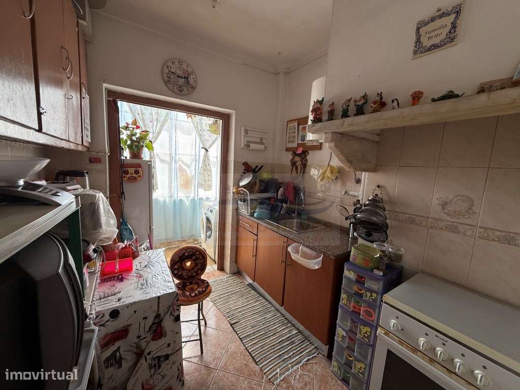 T2 Luminoso na Rua Elias Garcia - Grande imagem: 4/10