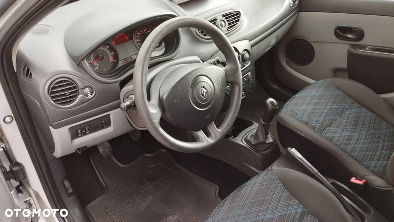 Renault Clio 1.2 16V 75 Expression - 9