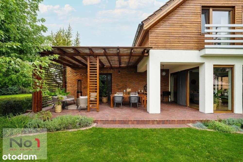 Wygodny dom dla dużej rodziny na dużej działce.-12