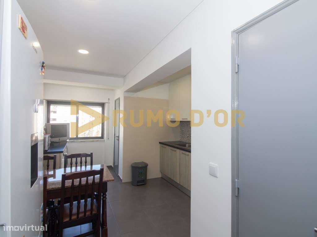 Apartamento T3 Renovado | Urbanização da Barrada - Carregado - Grande imagem: 4/25