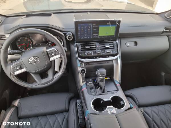 Toyota Land Cruiser - 3