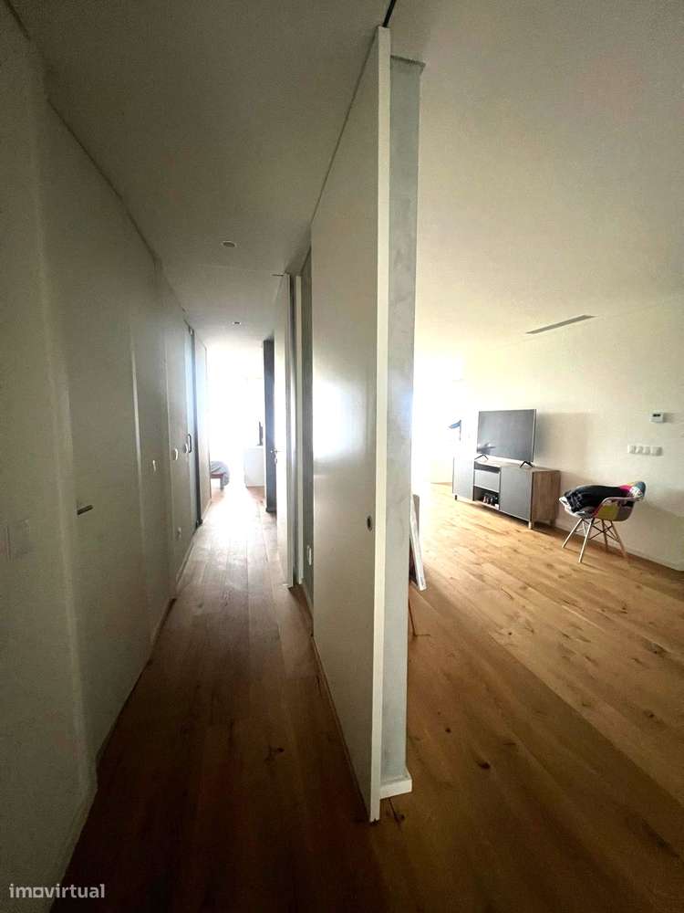 Apartamento c/ Excelente varanda, vistas sobre a cidade - Grande imagem: 2/13