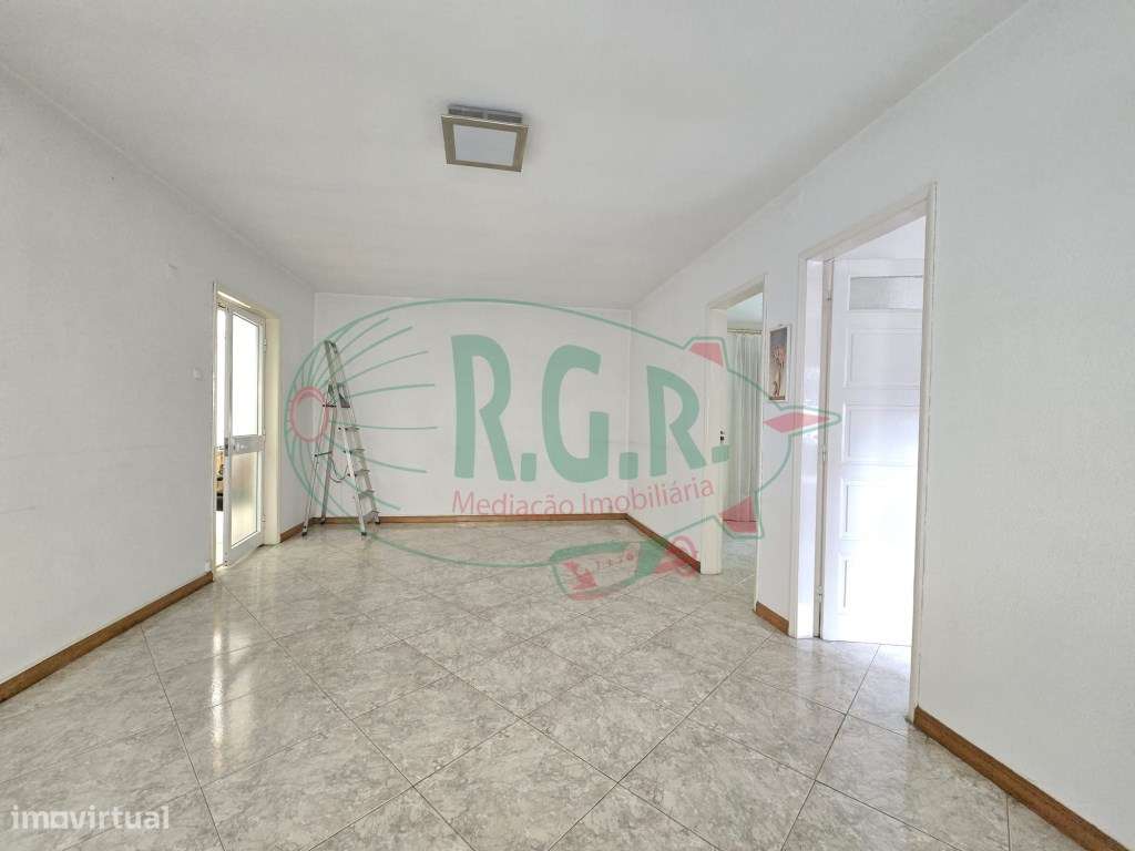 INVESTIMENTO - T5 Entrada Independente | Garagem | Peq. Quintal | C...-14
