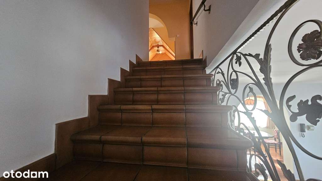 Dom pełen charakteru w stylu polskiego dworu-18