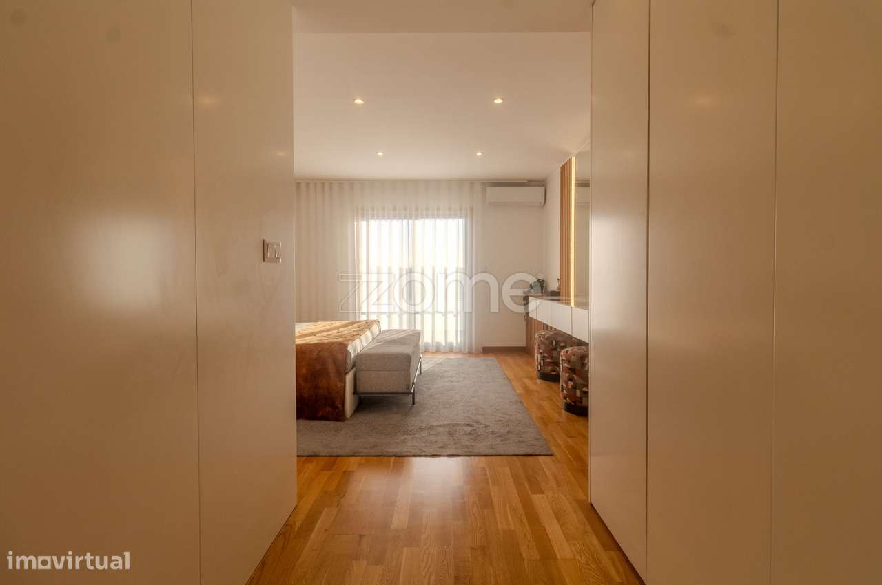 Moradia T4 Piscina e Vista Rio na Encosta do Douro-19