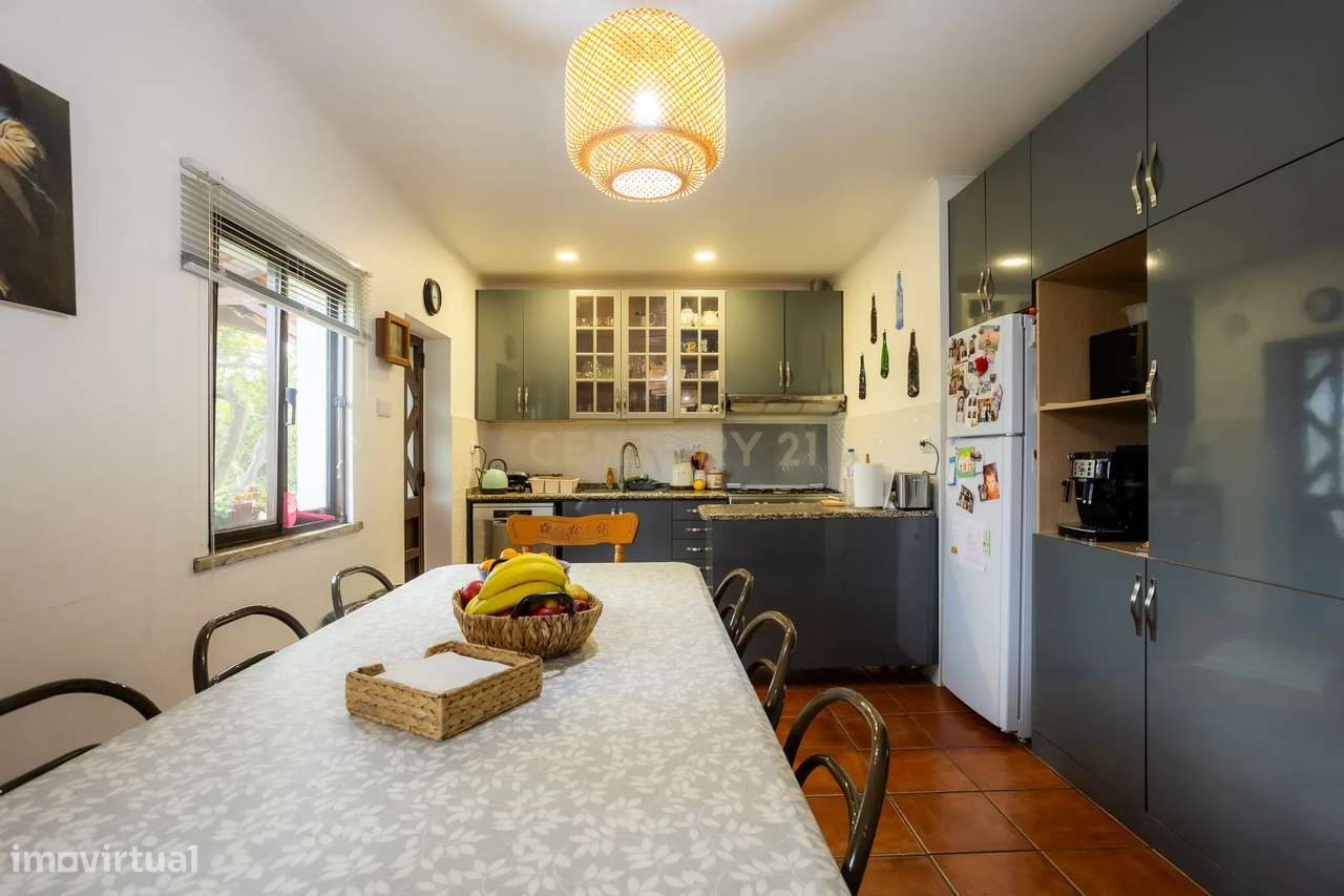 Quinta de 7800 m2  com Casa Principal T3, Apartamento T1 e 6 quartos i-27