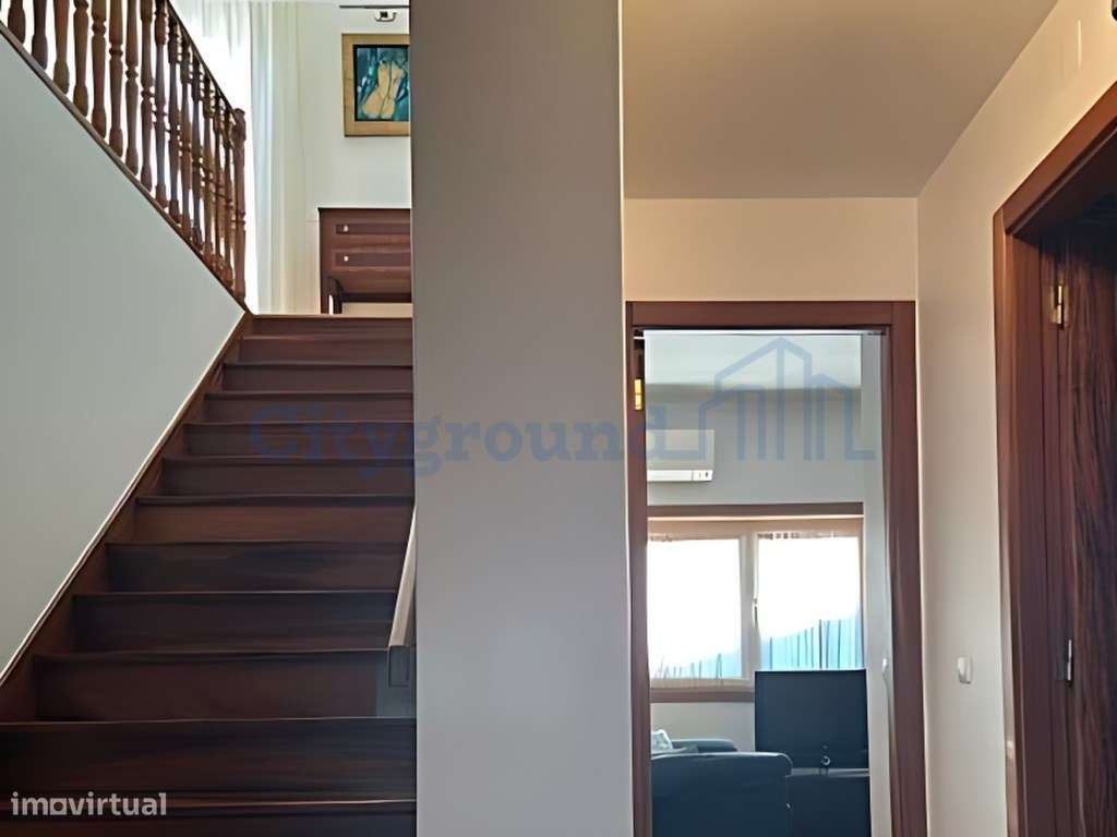 Duplex T3 com Varandas, Terraço e Vista Desafogada para o Castelo d...-8