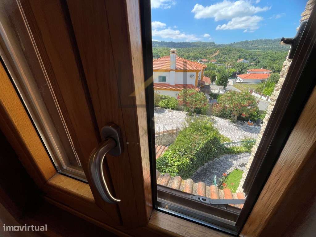 Moradia T4 com piscina e jardim, na Aldeia Grande, Setúbal-36