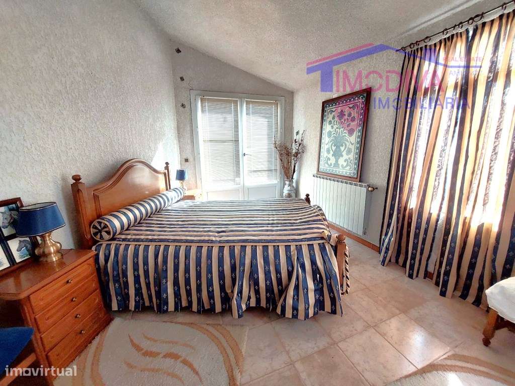 Moradia T4 com aquecimento e garagem em Figueiró dos Vinhos-22