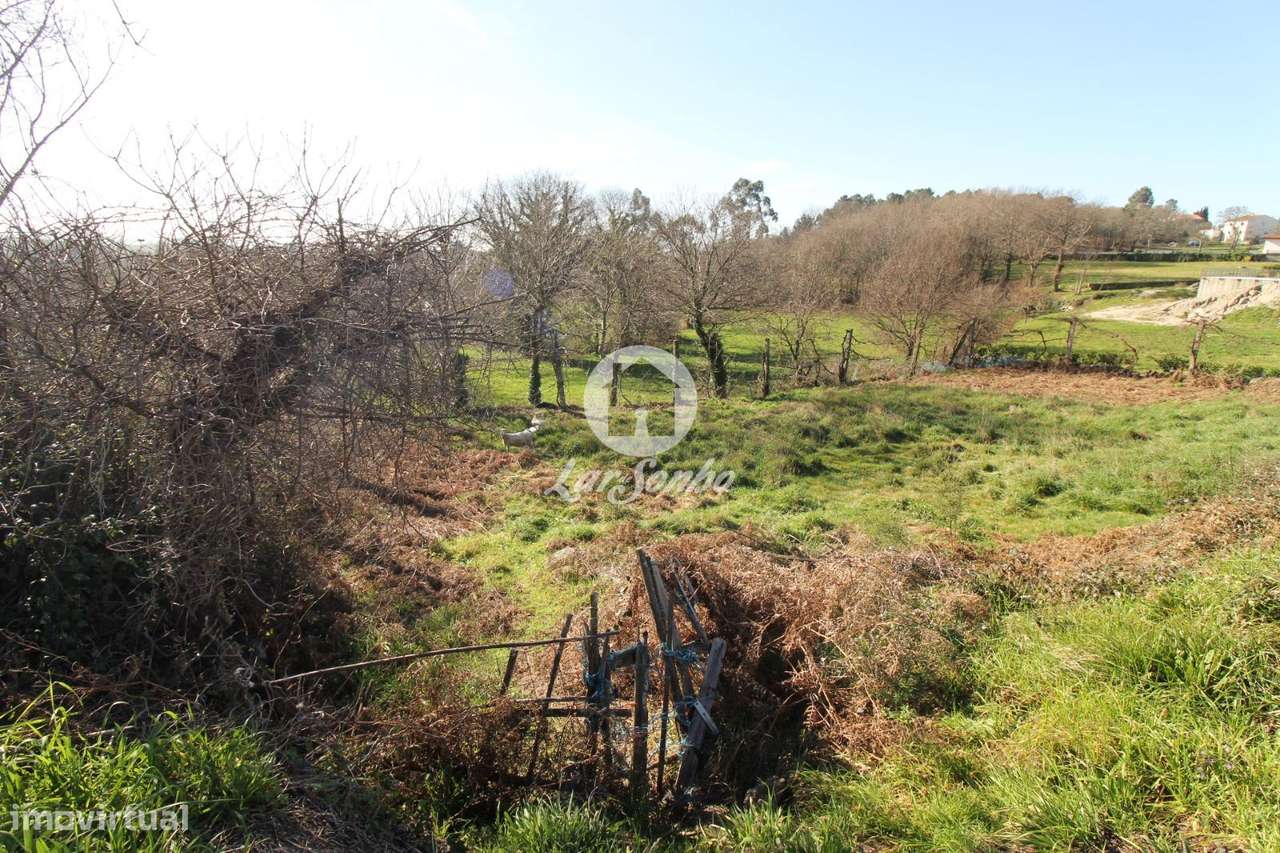 Terreno  com Projeto para 2 Moradias Geminadas  900 m² - Grande imagem: 2/5
