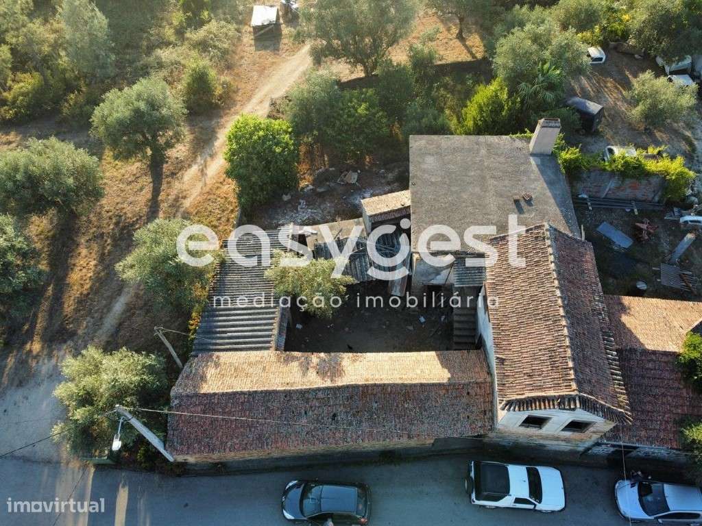 Moradia para recuperar com pátio e quintal localizada em Mouronho - Grande imagem: 5/20