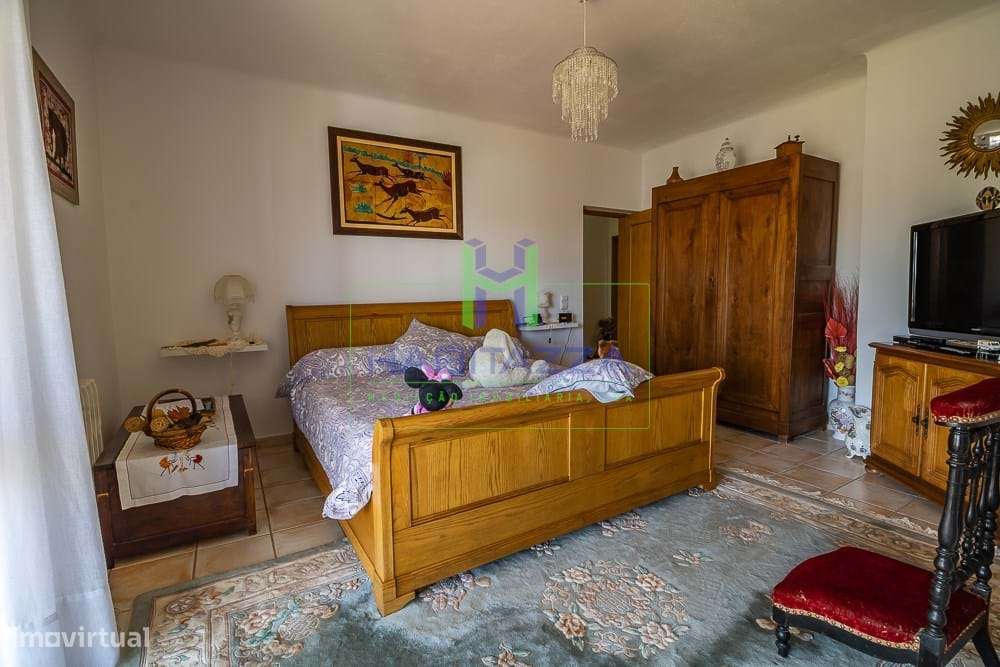 Fantástica Moradia Térrea T3+1, com piscina, grande jardim, e garagem,-51