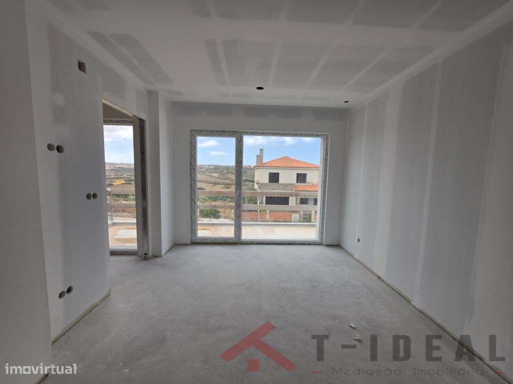 Moradia T4 Moderna na Lourinhã-16
