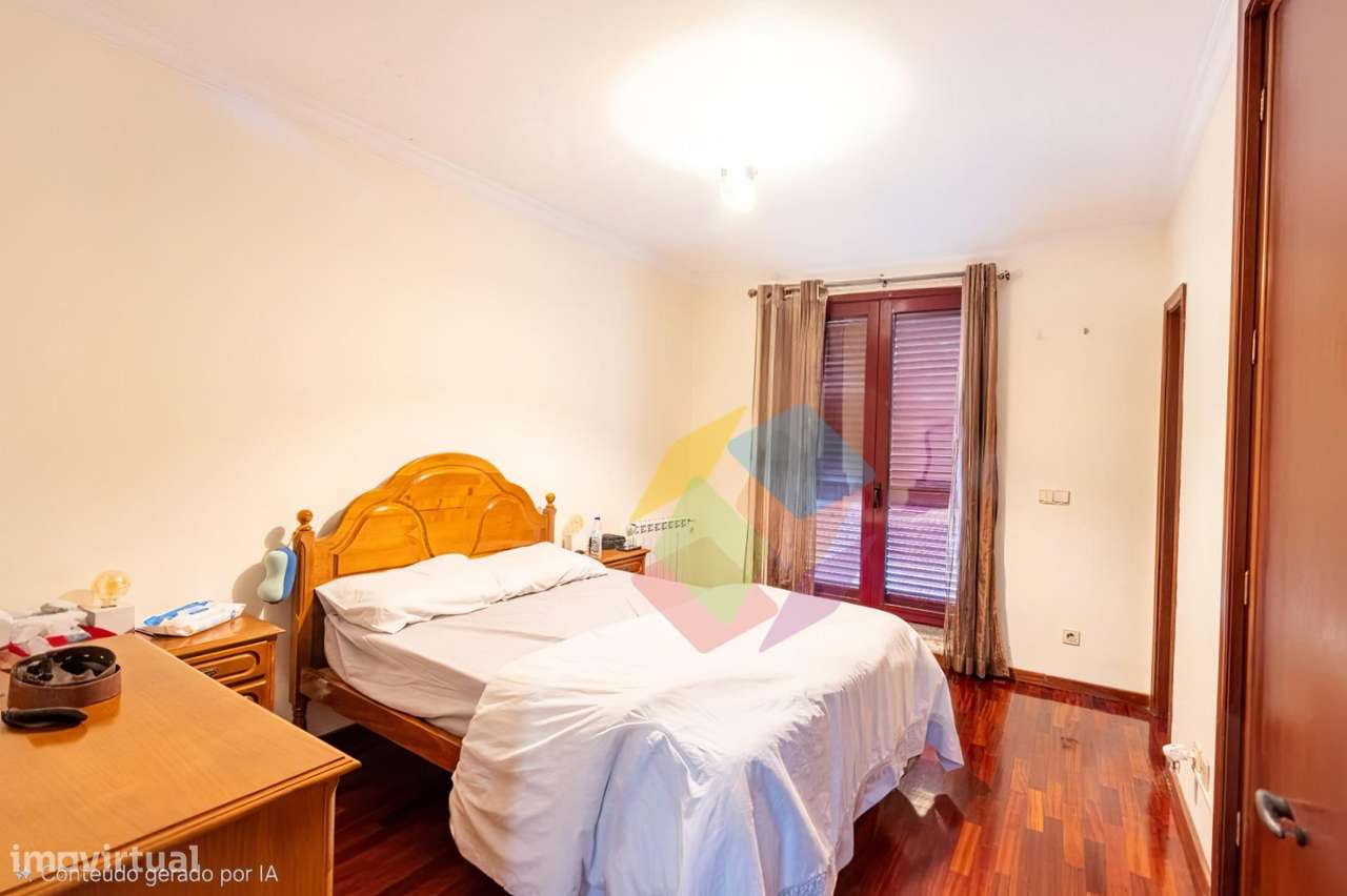 Excelente T2 no Último Andar com Terraços e Garagem em São João de-15