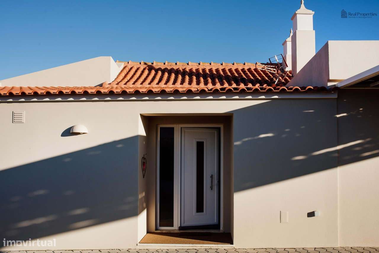 Elegante Moradia T3 Renovada com Vistas Panorâmicas em Alvor-39