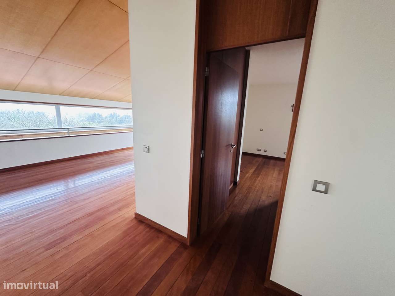 Moradia T4 com piscina, garagem e jardim em Galegos-13