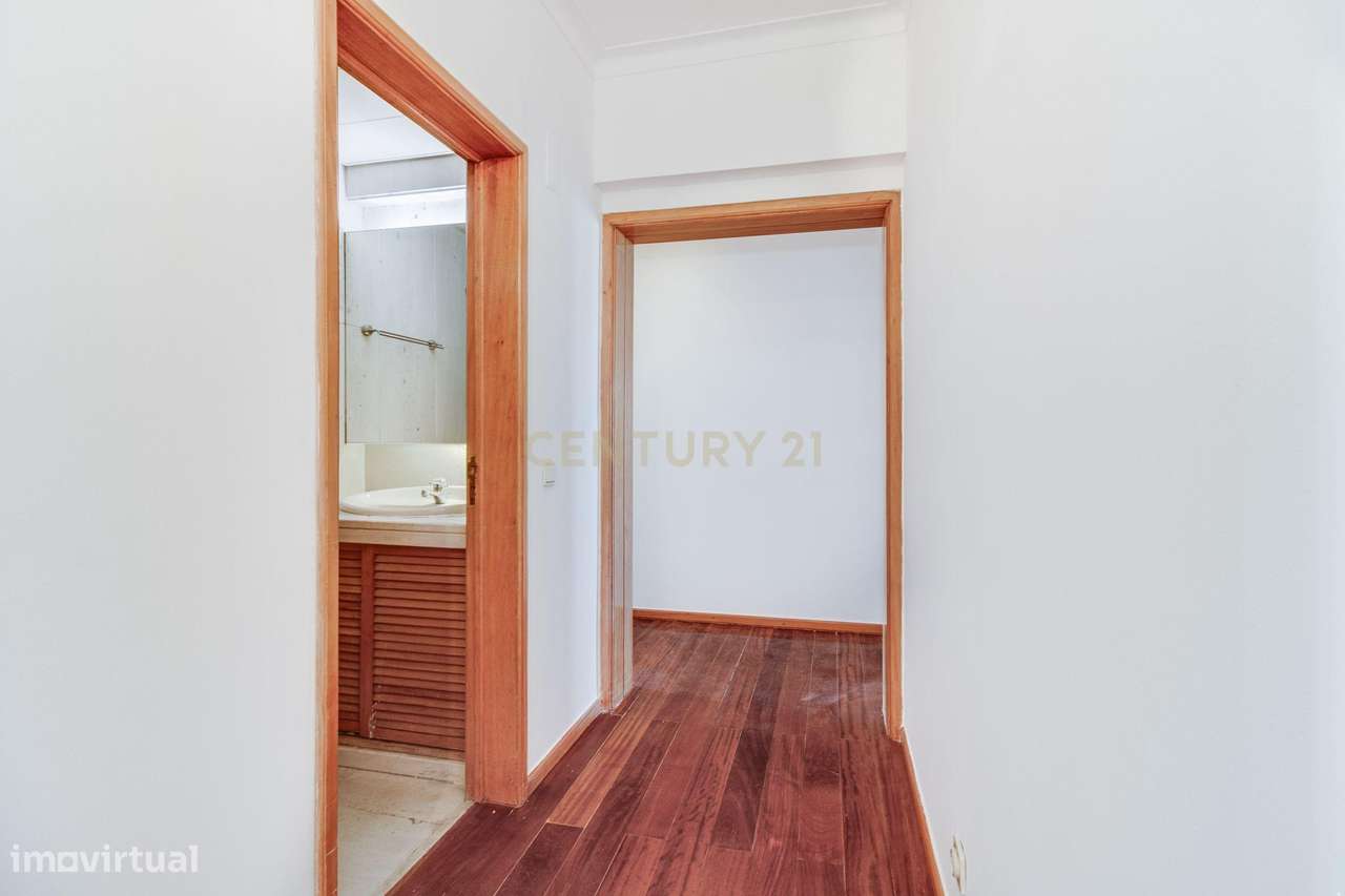 Fantástico T5 Quinta das Conchas frente ao metro-22