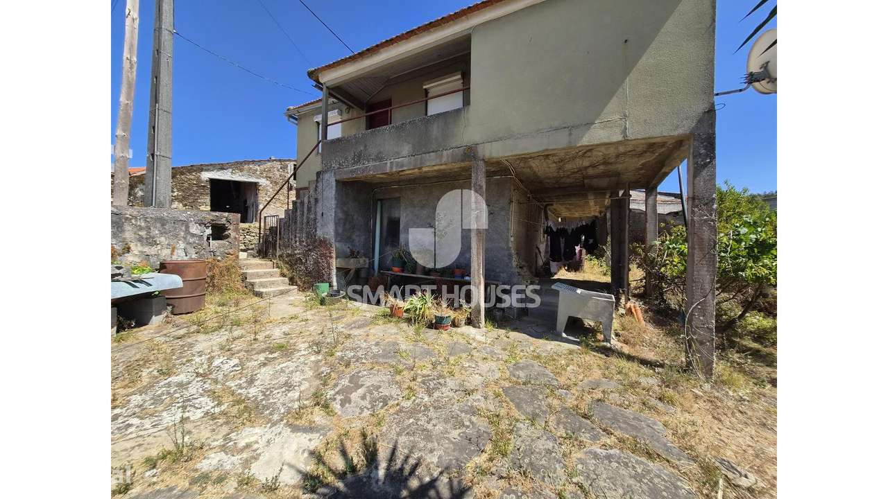 Moradia T3 Lufreu c/ terreno-32