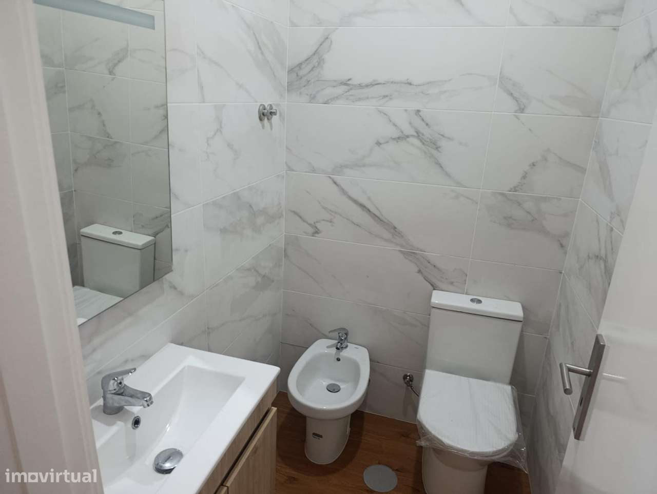 Apartamento T3 Remodelado na Maia, com 125 m², Box 22 m², Varandas-10