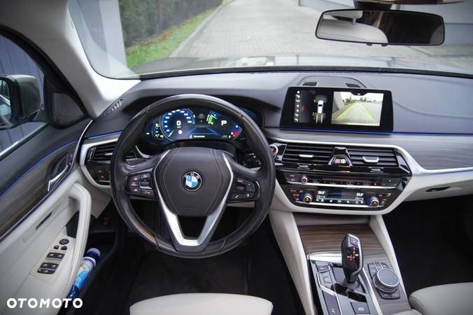 BMW Seria 5 520d Touring Luxury Line - 14