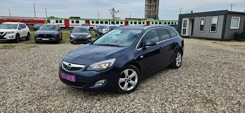 Opel Astra J 1.4 Turbo 2011