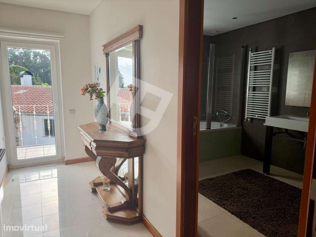 Moradia T4 Isolada c/ Jardim - Patela - S. Bernardo-14