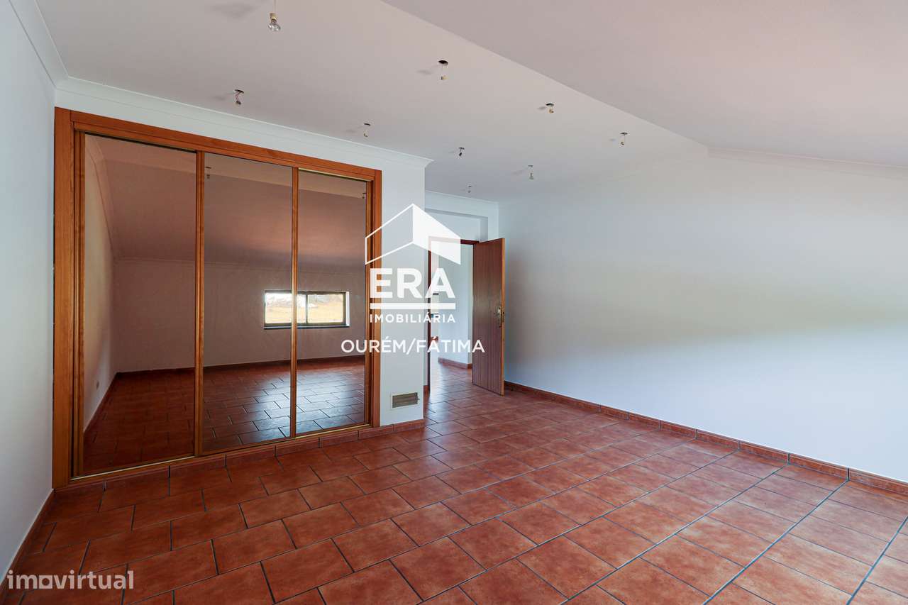 Moradia T5 no Olival, Ourém-41