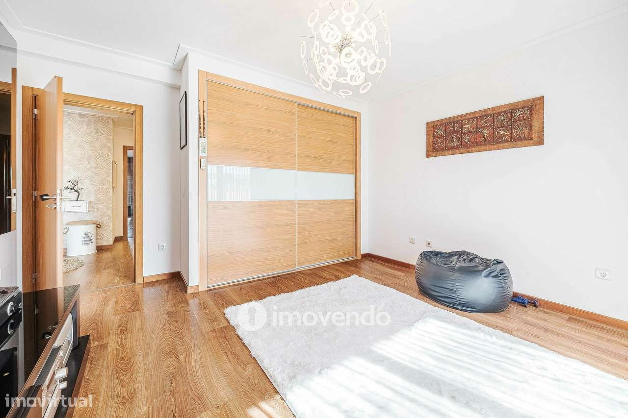 Apartamento T4 Duplex, com estacionamento e arrecadação, no Barreiro-42