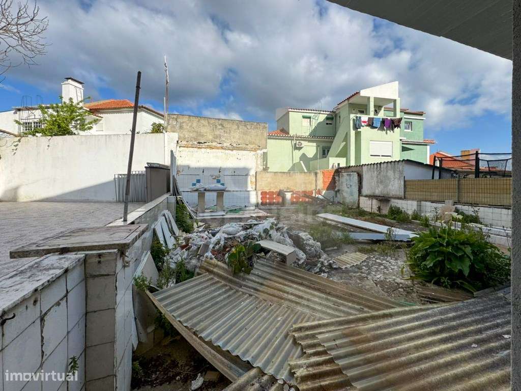 Apartamento T2 no centro de Almada-16